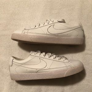 Nike Men’s triple white blazer low